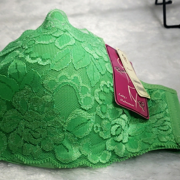 NWT Queen's Green lace Beautiful Bra Size 38B - Picture 9 of 9